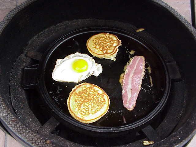 PancakesEggandbaconongriddle.jpg