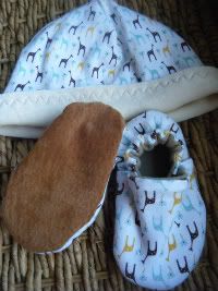 Iced Giraffe Hat and Soft Sole Shoes 12-18mths