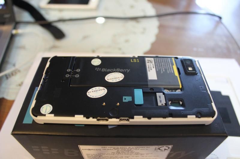 Cần bán BlackBerry Z10 3G trắng 98% fullbox (hình thật) - 2