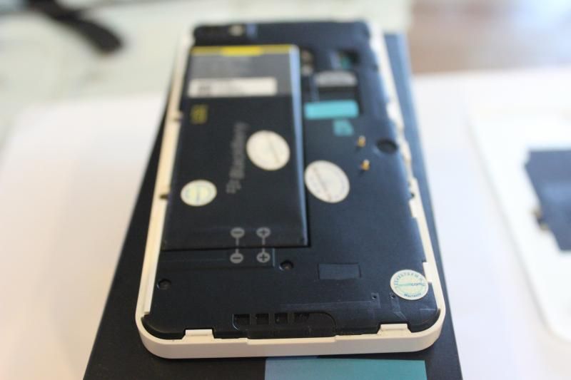 Cần bán BlackBerry Z10 3G trắng 98% fullbox (hình thật) - 3