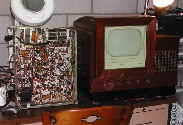 http://i137.photobucket.com/albums/q225/trojanrabbit74/Philco%20Restoration/Dscn2182crop.jpg