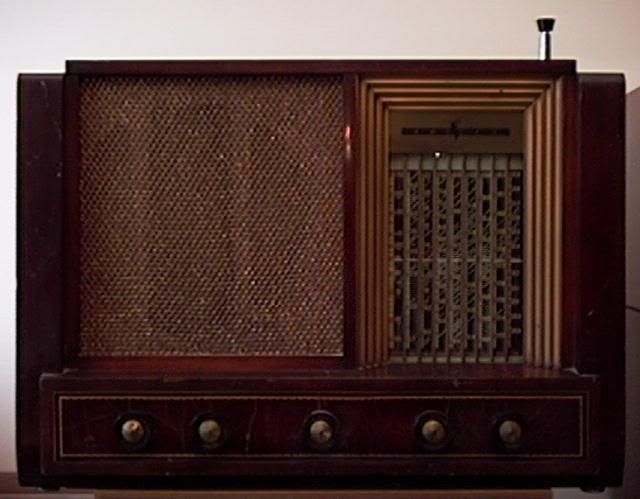 http://i137.photobucket.com/albums/q225/trojanrabbit74/Radio/Philco%2053-960/53-960.jpg