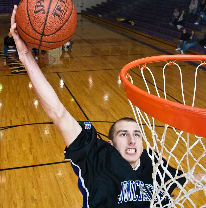 IMAGE: http://i137.photobucket.com/albums/q225/zivnuska/SlamDunk57of58.jpg