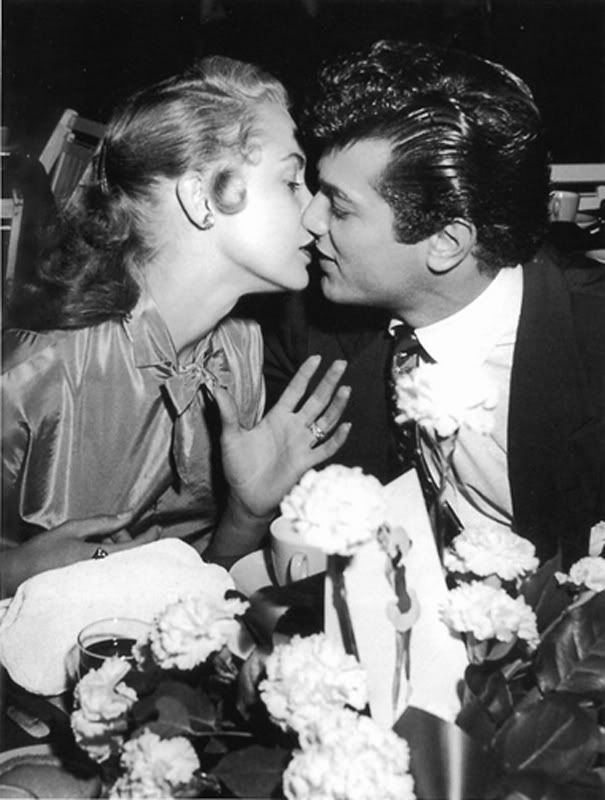 tony curtis janet leigh. Tony Curtis and Janet Leigh